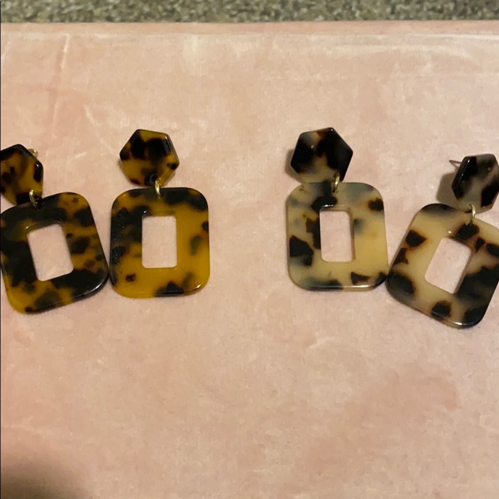 H&M tortoise earring set